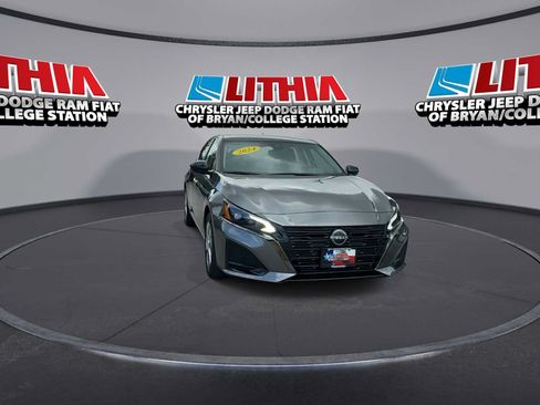 Used 2024 Nissan Altima 2.5 S FWD image 2