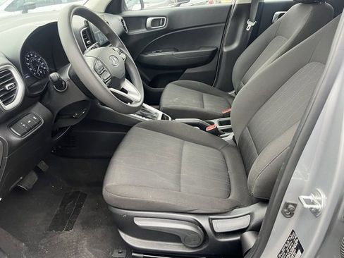 Used 2021 Hyundai Venue SE image 8