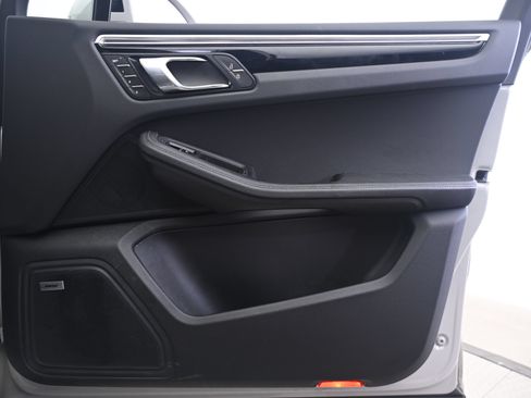 Certified 2023 Porsche Macan S AWD/4WD image 20