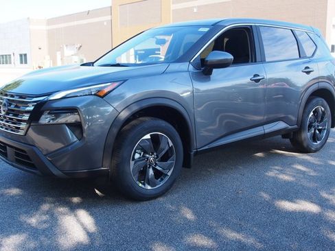 Used 2026 Nissan Rogue SV FWD image 3