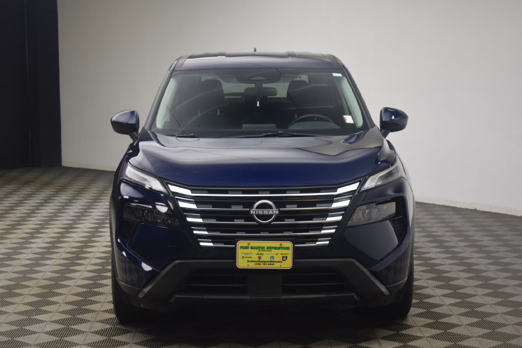 Used 2025 Nissan Rogue SV AWD/4WD image 16