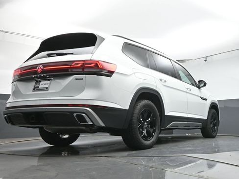 Used 2025 Volkswagen Atlas Peak Edition SE image 39