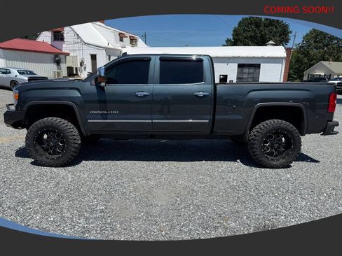 Used 2019 GMC Sierra 2500 Denali w/ Duramax Plus Package AWD/4WD image 3