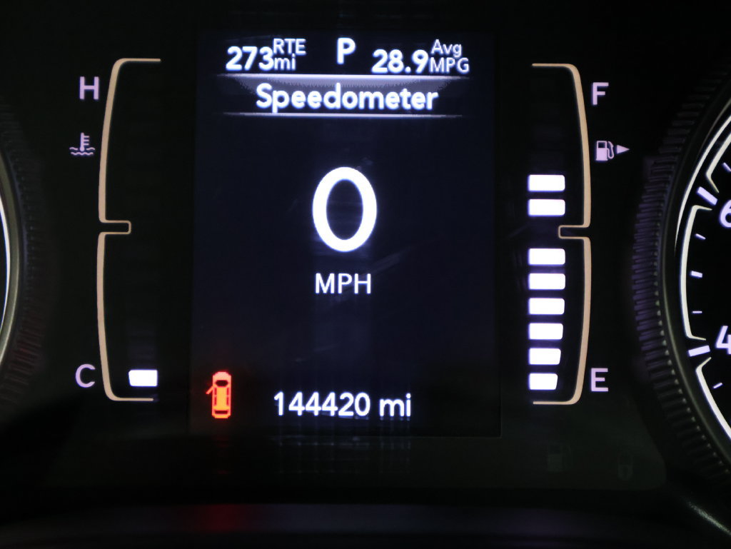 Used 2019 Jeep Cherokee Latitude Plus w/ Cold Weather Group AWD/4WD image 42