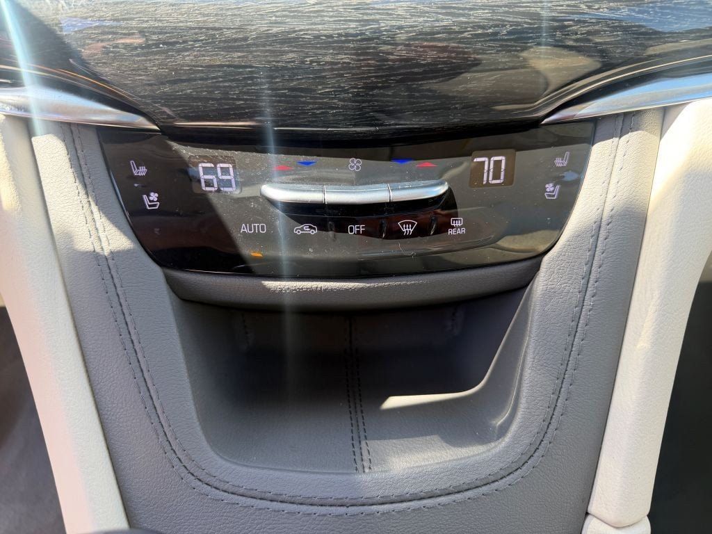 Used 2023 Cadillac XT6 Premium Luxury w/ Technology Package AWD/4WD image 23