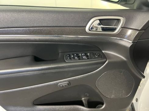Certified 2018 Jeep Grand Cherokee Limited AWD/4WD image 17