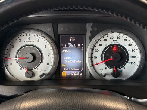 Used 2015 Toyota Sienna SE image 26