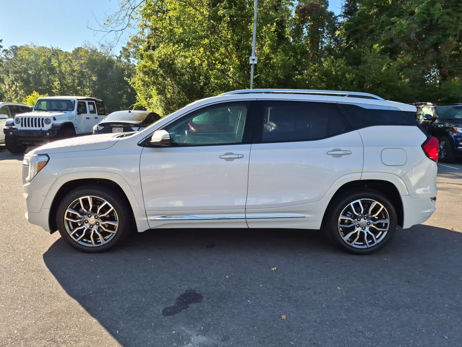 Used 2022 GMC Terrain Denali w/ Denali Premium Package AWD/4WD image 6