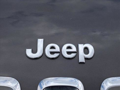 Used 2018 Jeep Cherokee Latitude Plus w/ Comfort/Convenience Group image 23