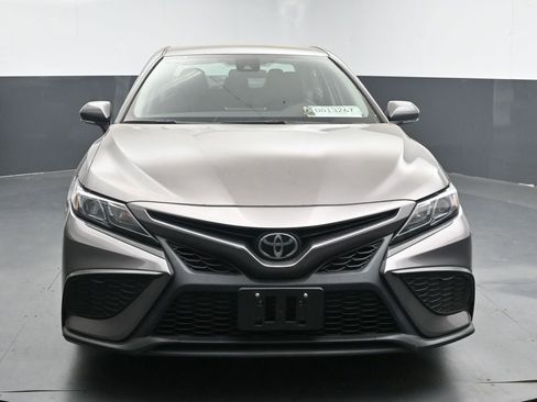 Used 2024 Toyota Camry SE image 3