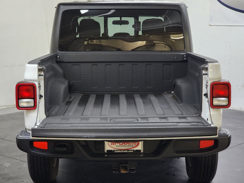 Used 2023 Jeep Gladiator Sport image 8