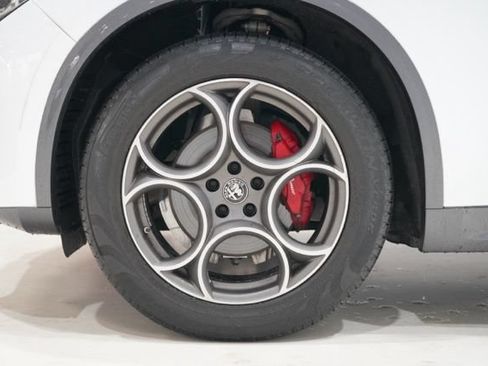 Used 2023 Alfa Romeo Stelvio Ti AWD/4WD image 11