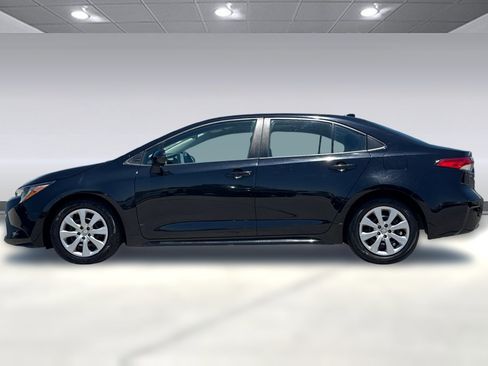 Used 2023 Toyota Corolla LE FWD image 2