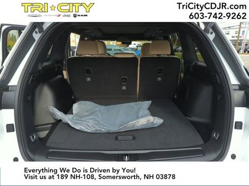 New 2025 Jeep Grand Cherokee Limited w/ Trailer Tow Package image 22