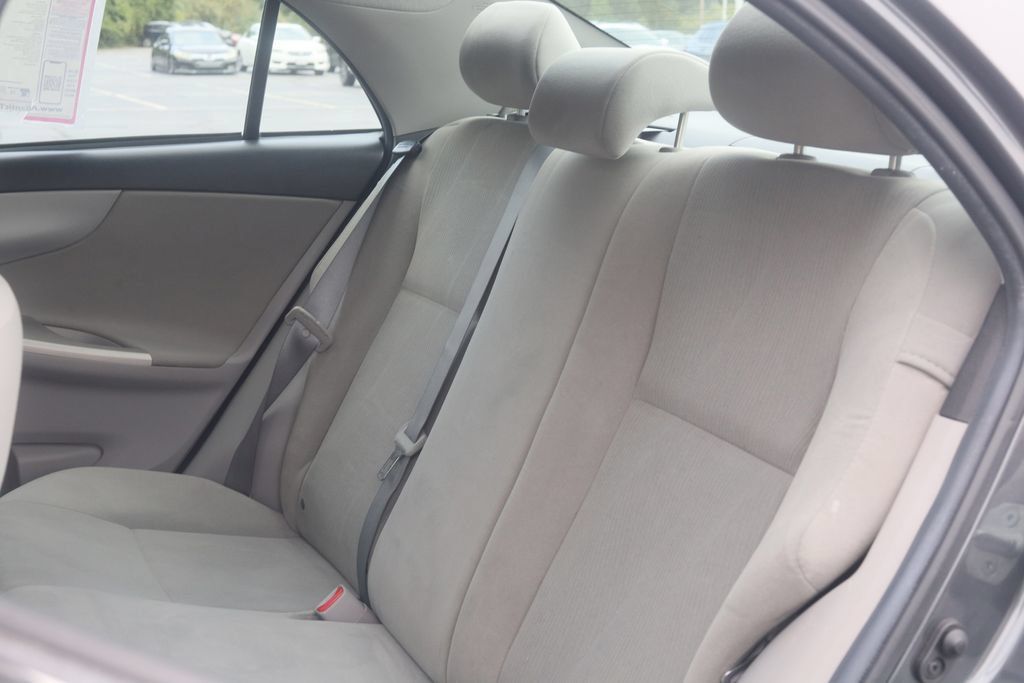 Used 2013 Toyota Corolla LE FWD image 21