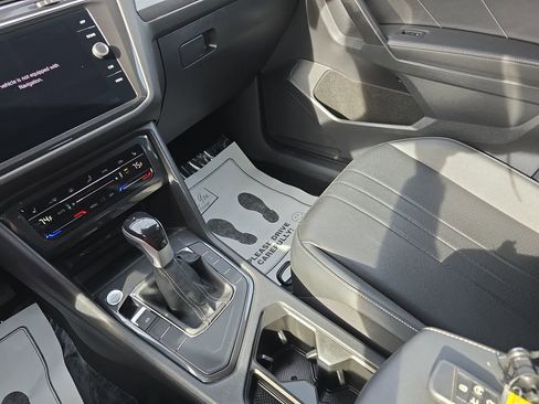 Used 2023 Volkswagen Tiguan SE image 28
