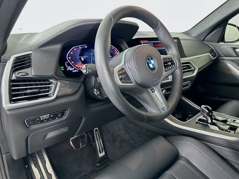 Used 2022 BMW X5 xDrive40i w/ M Sport Package AWD/4WD image 9