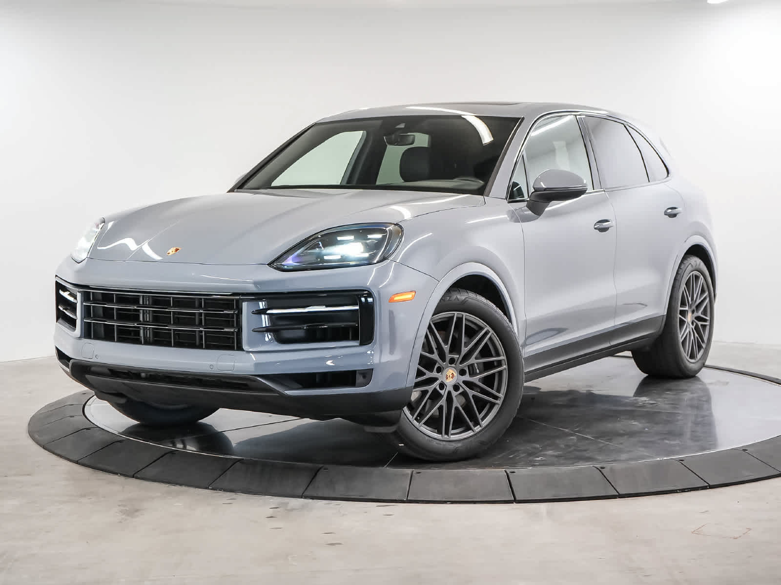 Certified 2024 Porsche Cayenne AWD/4WD image 1