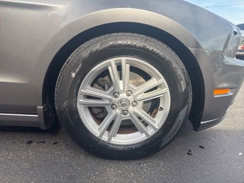 Used 2014 Ford Mustang Convertible RWD image 17
