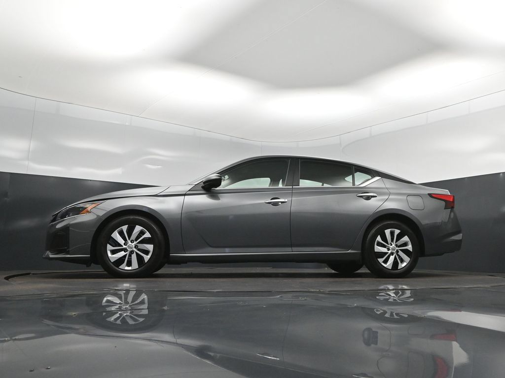 Used 2025 Nissan Altima 2.5 S FWD image 39