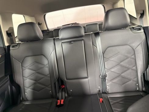 Used 2025 Volkswagen Atlas SE image 35