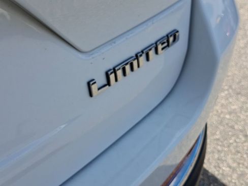 Used 2023 Jeep Grand Cherokee Limited w/ Luxury Tech Group II image 10