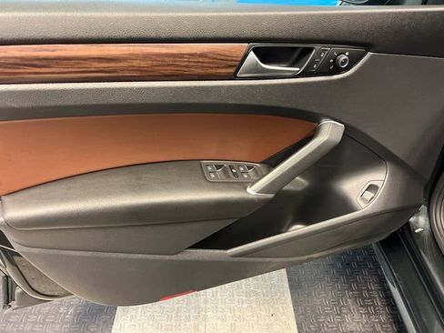 Certified 2022 Volkswagen Passat 2.0T FWD image 7