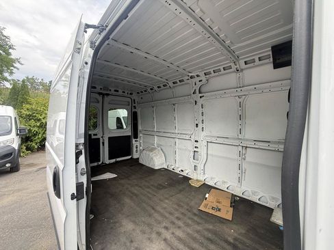 Used 2023 RAM ProMaster 2500 FWD image 10
