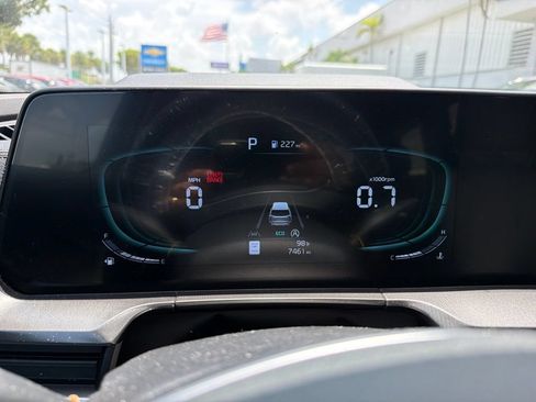Used 2025 Kia Telluride S FWD image 3