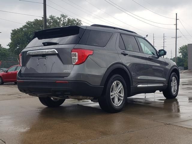 Used 2024 Ford Explorer XLT AWD/4WD image 4
