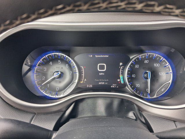 Used 2024 Chrysler Pacifica Touring-L FWD image 16