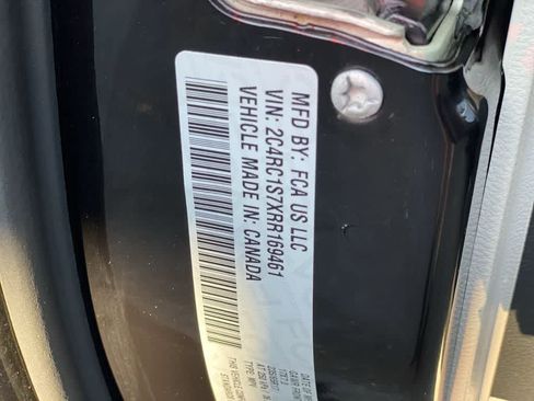Used 2024 Chrysler Pacifica Limited FWD image 28