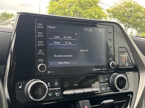 Used 2022 Toyota Highlander XLE AWD/4WD image 15