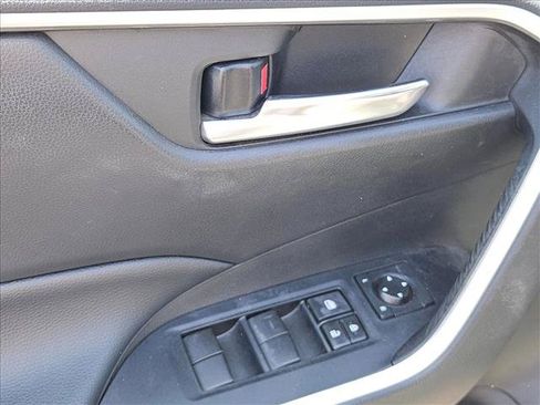 Used 2021 Toyota RAV4 XLE w/ Carpet Mat Package (TMS) AWD/4WD image 10