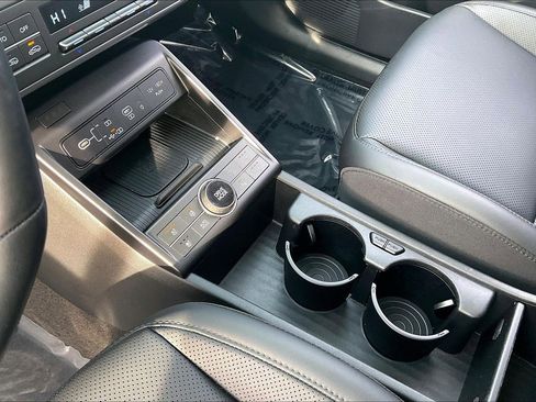 Used 2024 Hyundai Kona Limited image 22