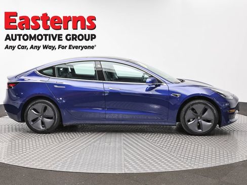 Used 2019 Tesla Model 3 Standard Range image 4