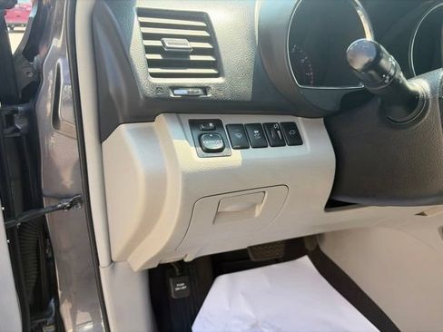 Used 2013 Toyota Highlander Limited AWD/4WD image 16