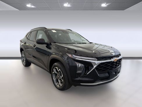 Used 2024 Chevrolet Trax LT w/ Driver Confidence Package FWD image 7