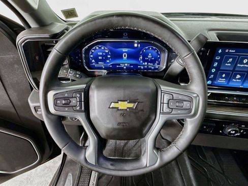 Used 2023 Chevrolet Silverado 1500 LT AWD/4WD image 4