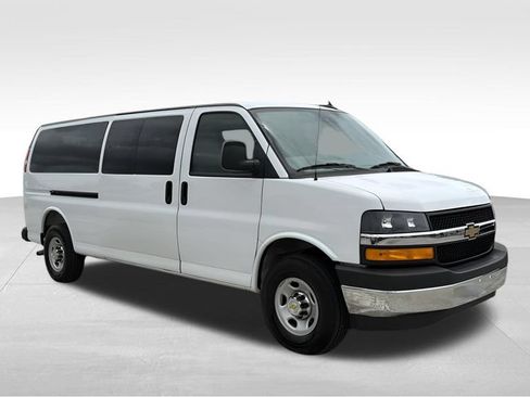 Used 2025 Chevrolet Express 3500 LT w/ LT Preferred Equipment Group RWD image 13