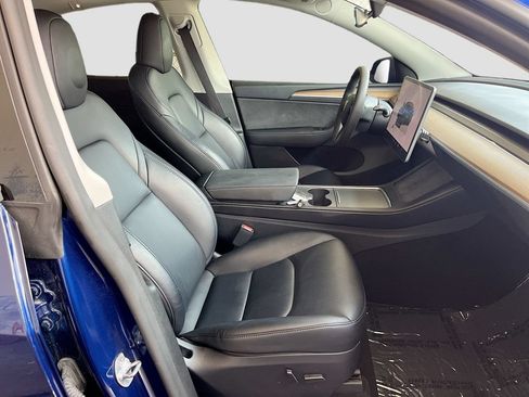 Used 2025 Tesla Model Y Long Range RWD image 29