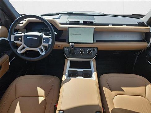 Used 2025 Land Rover Defender 110 X-Dynamic SE AWD/4WD image 4