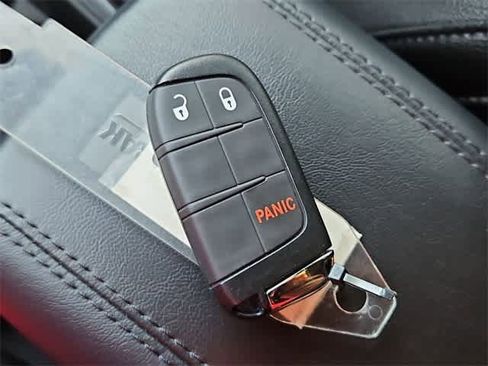 Used 2025 Jeep Compass Latitude image 33