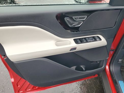 New 2026 Lincoln Aviator AWD image 8