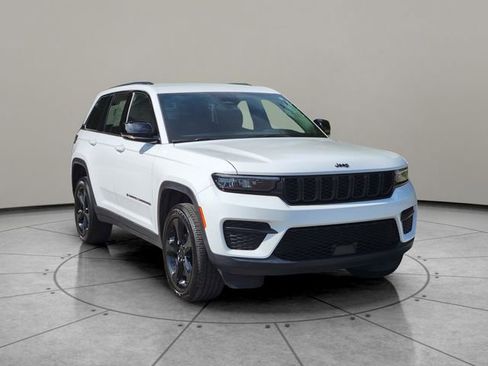 Certified 2024 Jeep Grand Cherokee Altitude AWD/4WD image 14