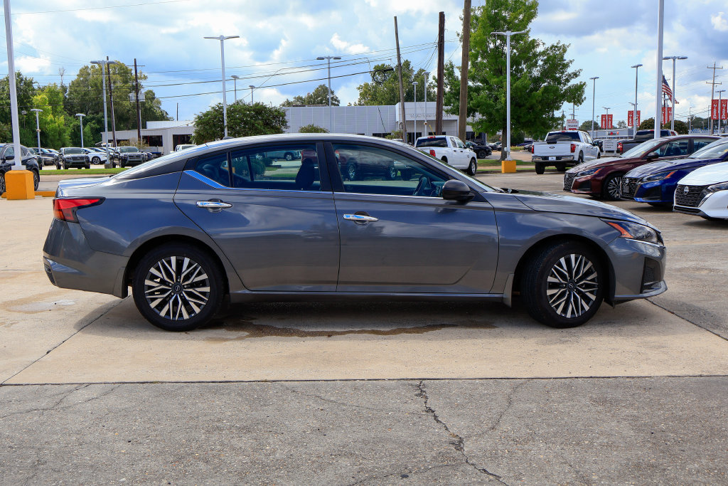 Used 2025 Nissan Altima 2.5 SV FWD image 20