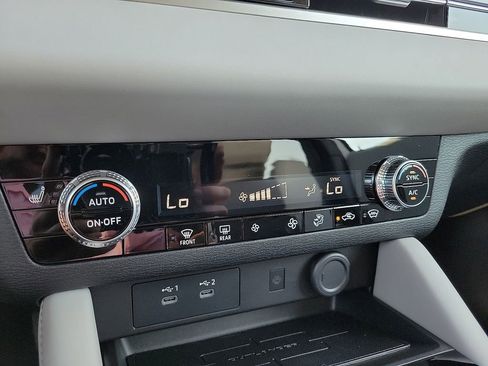 New 2025 Mitsubishi Outlander SE image 17