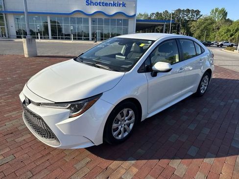 Used 2020 Toyota Corolla LE image 4