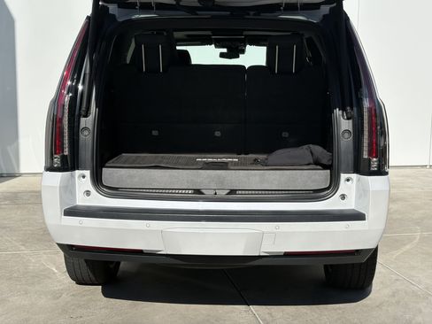 Used 2020 Cadillac Escalade Platinum image 9