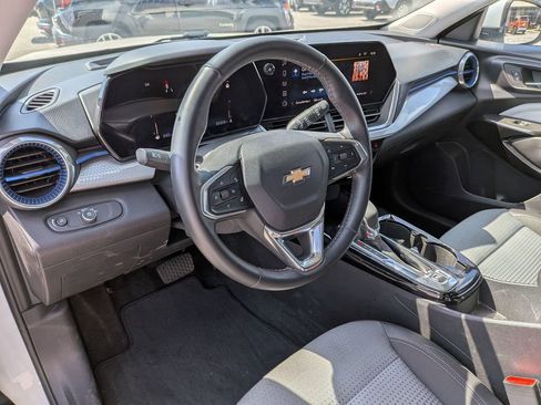 Used 2024 Chevrolet Trax LT w/ Driver Confidence Package image 12